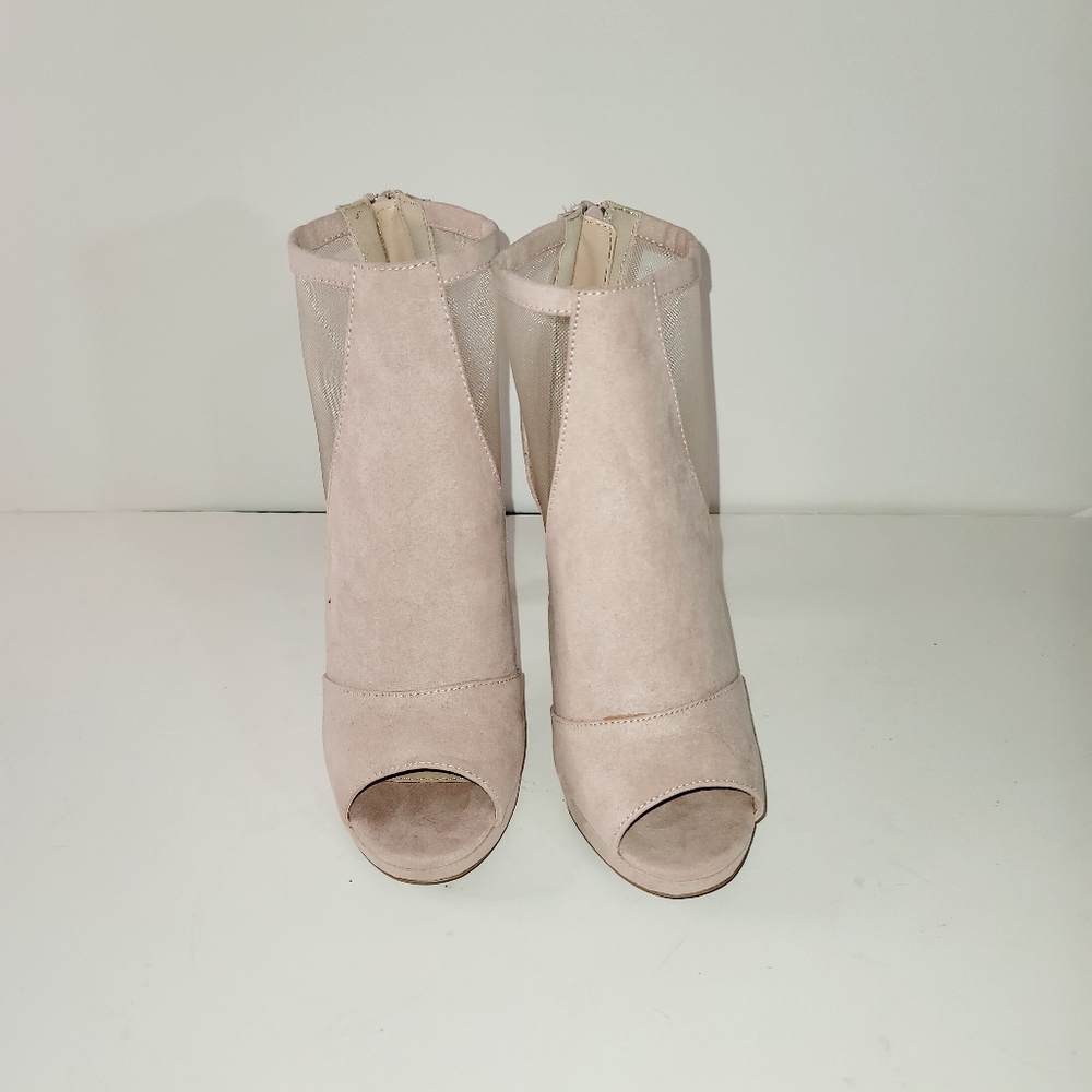 Women's high heels, size 8 and 6, blush color zip